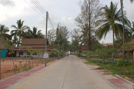35_Bang_Niang_Beach_road